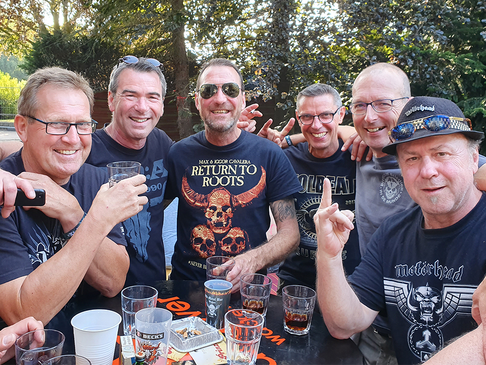 Wacken, Gruppenbild im Biergarten